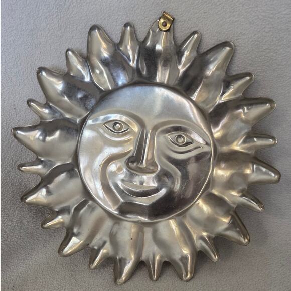 Vintage Anamorphic Sun Face Copper Metal Wall Hanging Smiling Sunshine Round - Picture 3 of 6